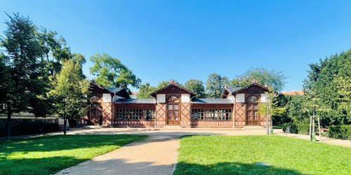 The pavilion, located in the upper part of the park, was built in the 1870s according to a design by Josef Schulz. It was intended to represent a building with a humorous, light-hearted aesthetic and to be a counterpoint to the dignified and representative villa.